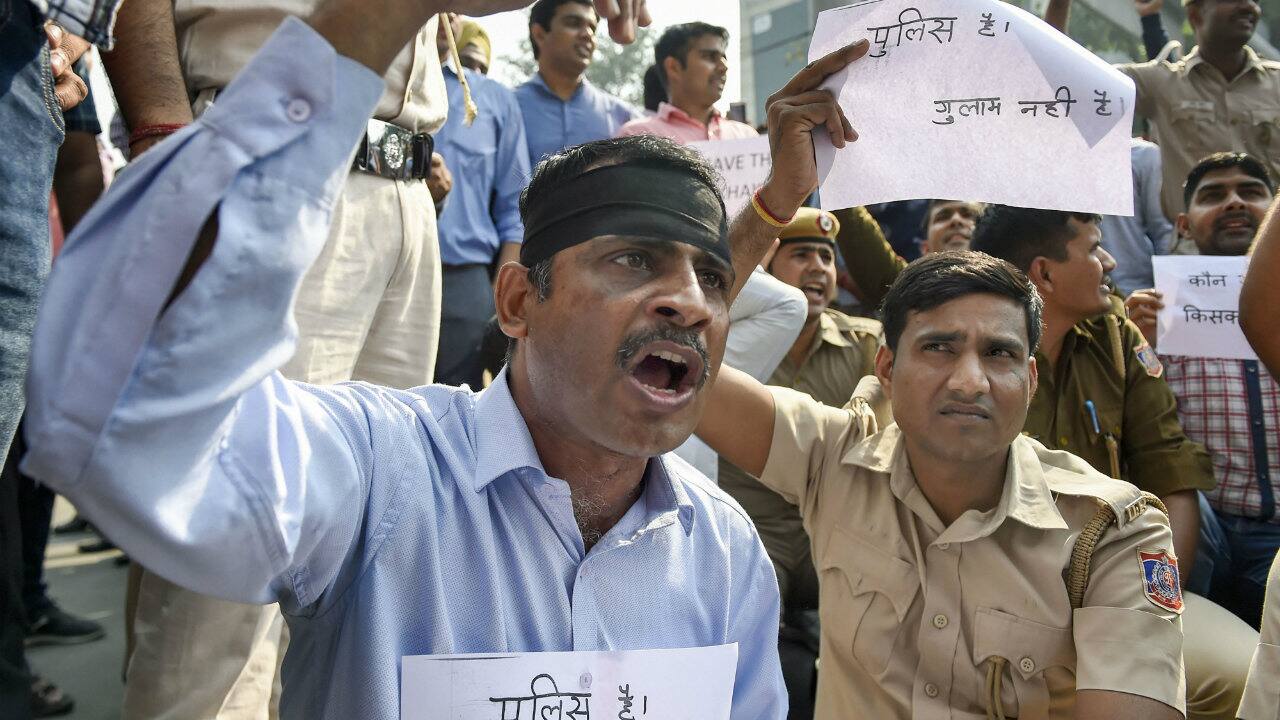 Explained | No law, no order: Tensions simmer as Delhi Police protests against clashes with lawyers Explained | No law, no order: Tensions simmer as Delhi Police protests against clashes with lawyers