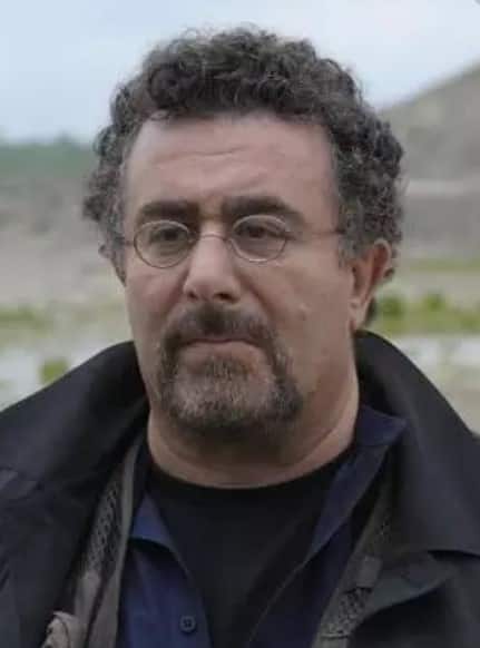 Q17. Agent X (née Weisfelt) is a fictional character on the US television science fiction series Warehouse 13 (2009–2014), portrayed by Saul Rubinek. He is the Special Agent in Charge of Warehouse 13 and is the immediate supervisor of Agents Pete Lattimer, Myka Bering and Claudia Donovan. Identify this character named after a famous business personality. 