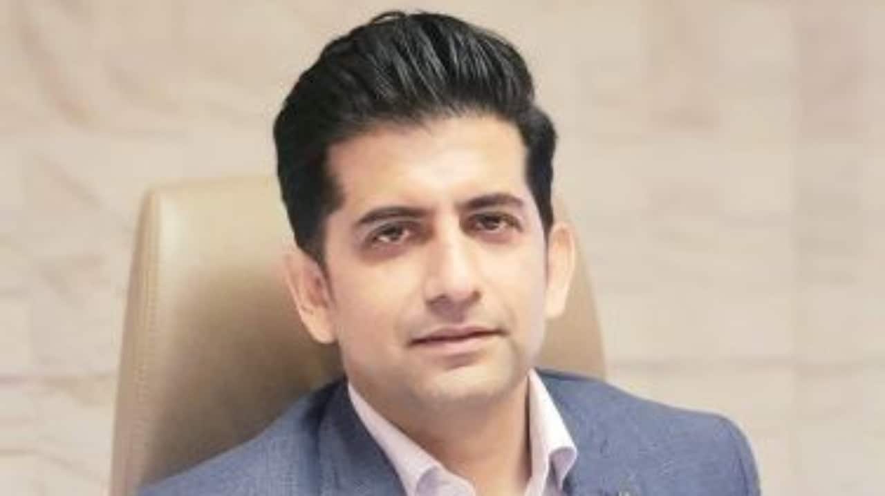 'Smart money likely to move away from HRITIK stocks to quality large & mid-caps'