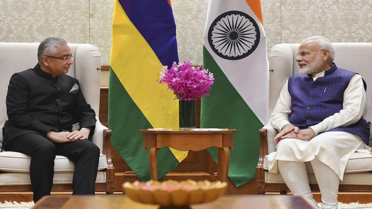 What is the recent amendment to the Indo-Mauritius tax treaty and its impact on foreign capital flows?