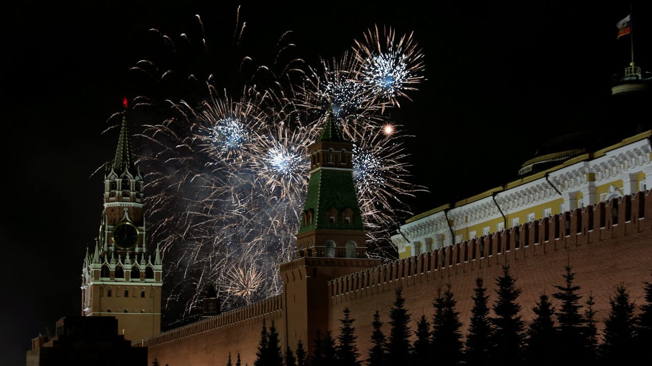 Fireworks explode in the sky over the Kremlin during the New Year celebrations in Moscow, Russia. (Image: Reuters) Fireworks explode in the sky over the Kremlin during the New Year celebrations in Moscow, Russia. (Image: Reuters)