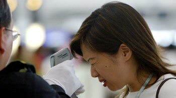 A woman has a temperature check at Hong Kong airport on April 23, 2004, as a precaution against the SARS virus. (Image: Reuters)
