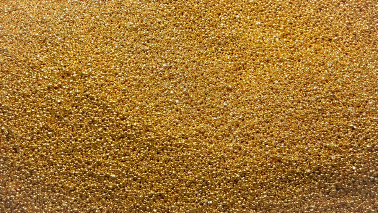 Gold slips Rs 211 to Rs 40,606 per 10 grams, Axis Securities sees prices at Rs 42,000-42,500 by year end Gold slips Rs 211 to Rs 40,606 per 10 grams, Axis Securities sees prices at Rs 42,000-42,500 by year end