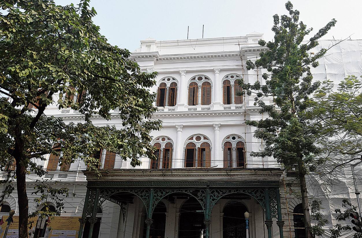 Q5. The website of Archaeological Survey of India (ASI), the custodian of this monumental structure in Kolkata says that the building was “founded in 1833” and first housed Agra Bank. The building got its present name when “the government occupied a large portion of it for a special function in 1886 from the Agra Bank Limited”. Name the building. 