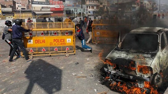 Jahangirpuri violence: 14 arrested, Delhi Police meet peace committees to cool tensions