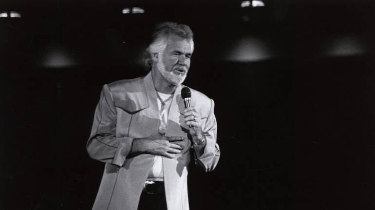 Actor, singer, ‘The Gambler’: Kenny Rogers dies at 81