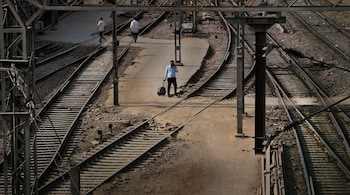 Maoists blow up railway tracks in Jharkhand