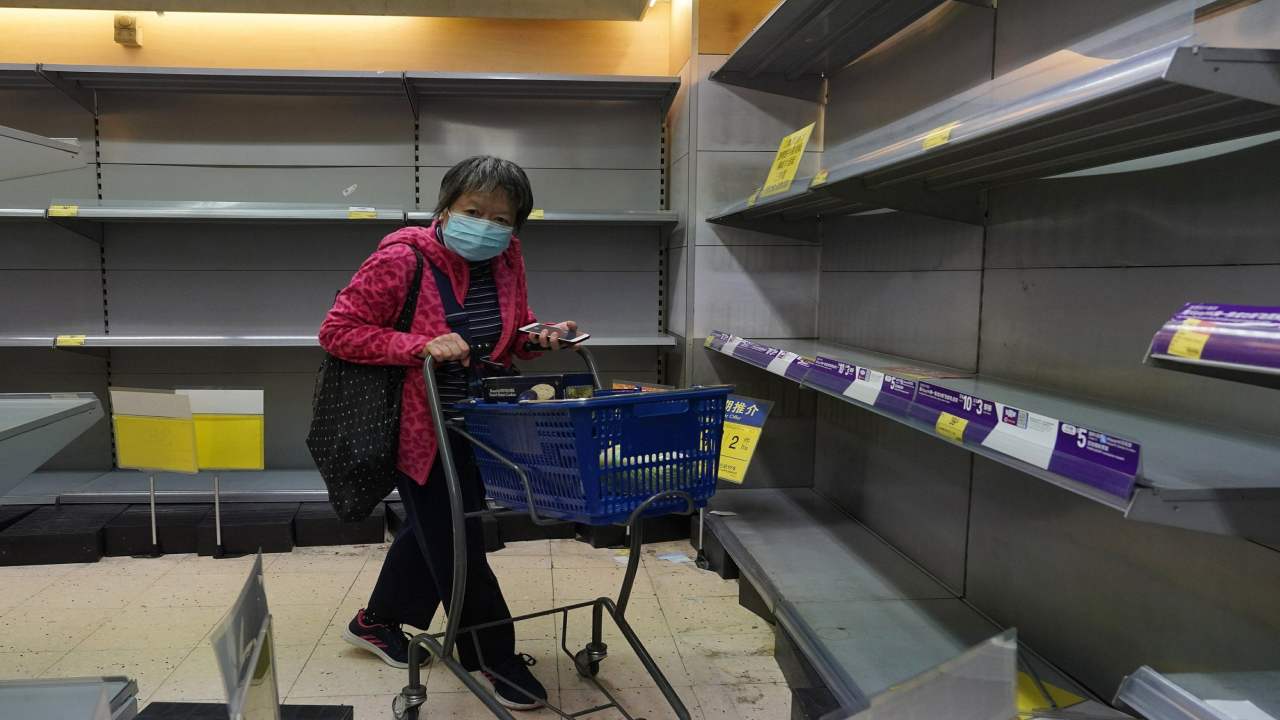 Coronavirus pandemic: Retailers assure of stocks as pulses, cooking oil fly off the shelves in Mumbai Coronavirus pandemic: Retailers assure of stocks as pulses, cooking oil fly off the shelves in Mumbai