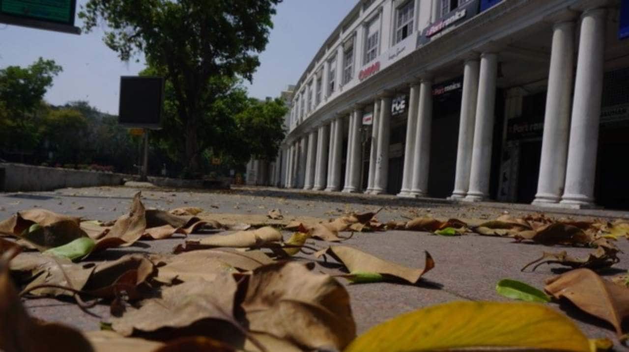 The inter-state private bus operators also suspended their operations in view of the Janata curfew. (Photo: Shome Basu)