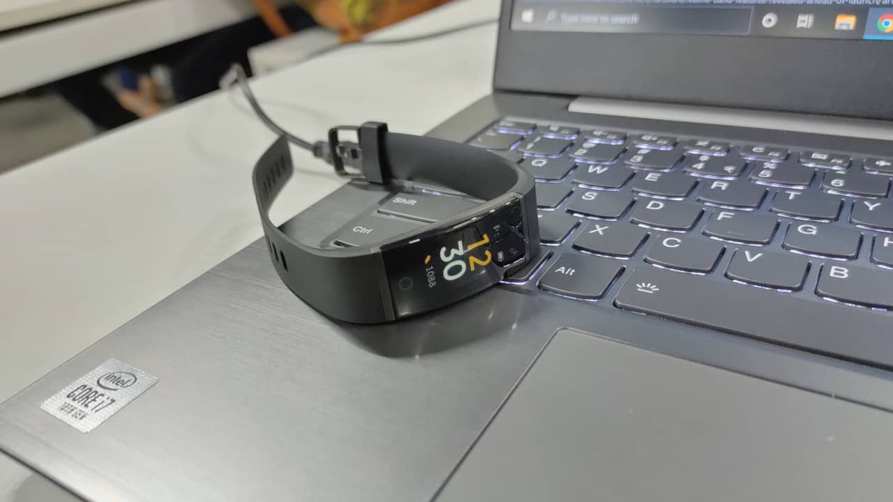 Other features on the app include sleep quality and real-time heart rate monitoring. Additionally, you can also set 'Idle Alerts' that will remind you to get up at regular intervals. Realme’s 3-axis accelerometer sensor wakes the display when you lift your wrist. You can also receive notifications on the band when you receive a message, email, call or update. However, none of the notifications are stored on the band, so if you don’t read them immediately, they will disappear after a few seconds Other features on the app include sleep quality and real-time heart rate monitoring. Additionally, you can also set 'Idle Alerts' that will remind you to get up at regular intervals. Realme’s 3-axis accelerometer sensor wakes the display when you lift your wrist. You can also receive notifications on the band when you receive a message, email, call or update. However, none of the notifications are stored on the band, so if you don’t read them immediately, they will disappear after a few seconds