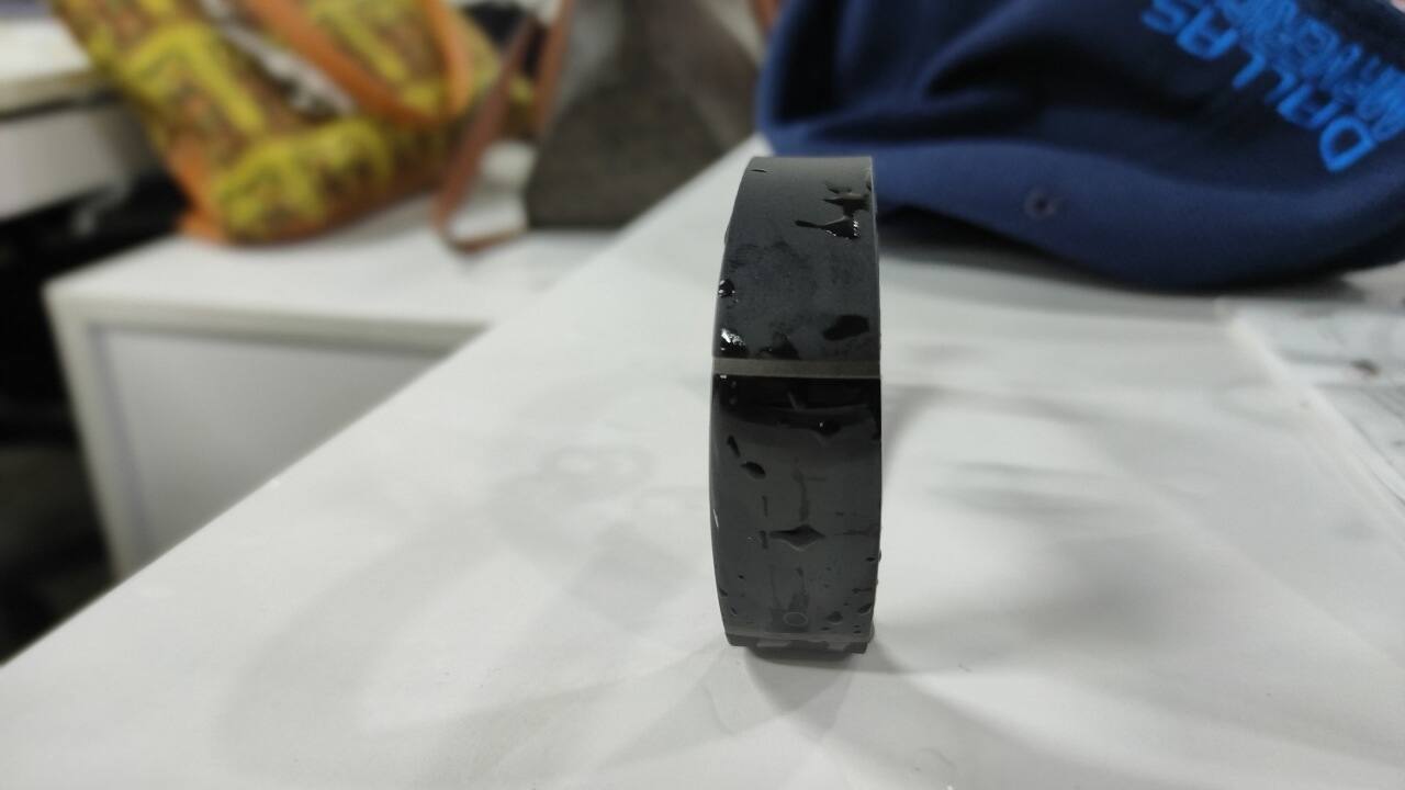 The Realme Band features a curved display that gives the impression of a premium fitness band. It weighs only 20 gms and the strap is quite comfortable on the wrist. The band also boasts an IP68 rating, which should protect it from dirt, dust, water and sand. The device packs a 90 mAh battery and can be charged by plugging it into a USB port. Realme claims the battery can last up to nine days, but we didn’t have the band long enough to test that claim The Realme Band features a curved display that gives the impression of a premium fitness band. It weighs only 20 gms and the strap is quite comfortable on the wrist. The band also boasts an IP68 rating, which should protect it from dirt, dust, water and sand. The device packs a 90 mAh battery and can be charged by plugging it into a USB port. Realme claims the battery can last up to nine days, but we didn’t have the band long enough to test that claim