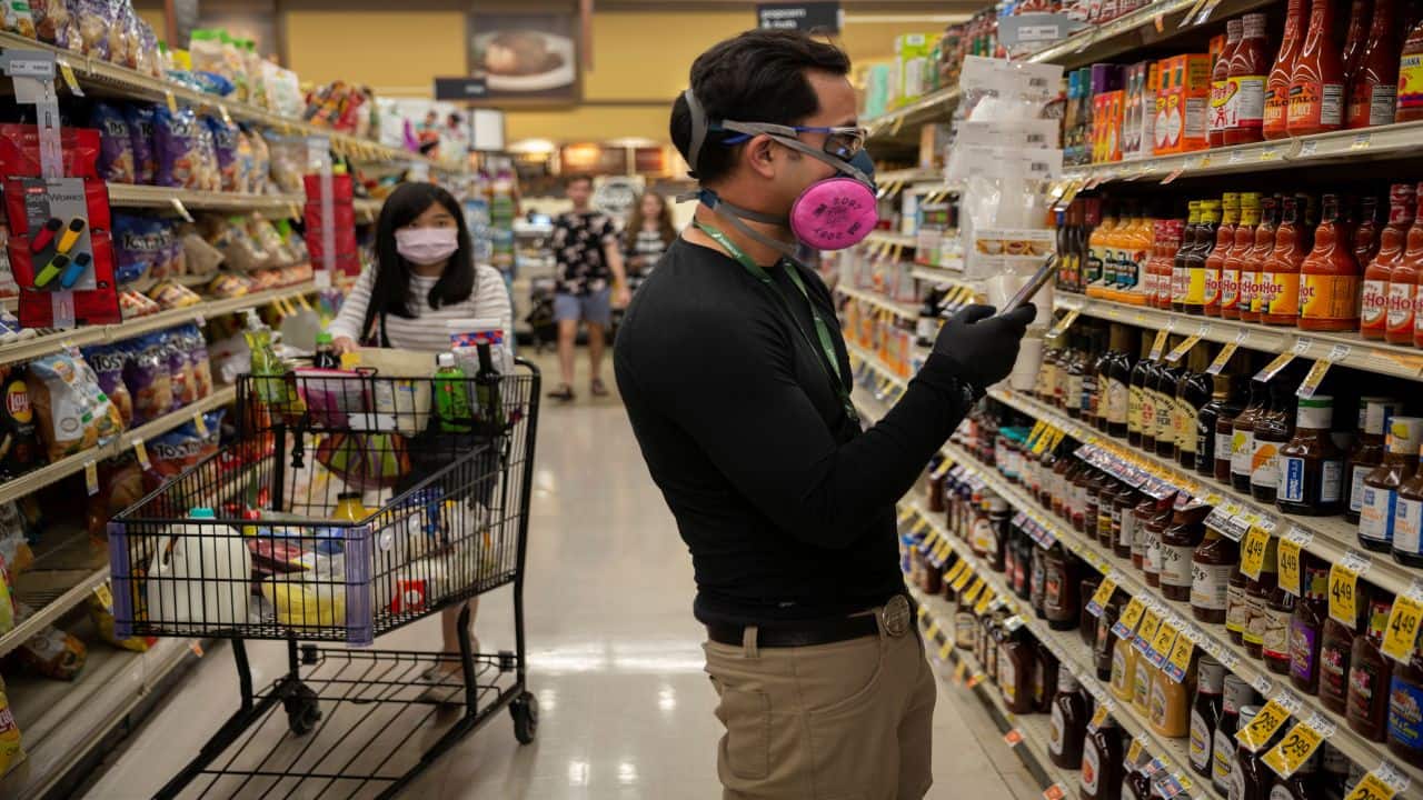 Instacart employee Eric Cohn used to wear a respirator mask, goggles and gloves only to protect against mold and asbestos as he restored homes in Tucson, Arizona.(Reuters)