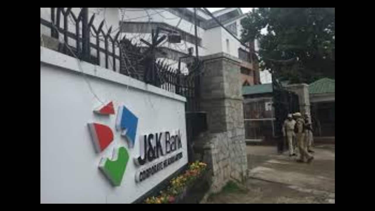 Jammu & Kashmir Bank | Bank reported profit at Rs 6.5 crore in Q1FY21 against profit at Rs 21.87 crore, net interest income rose to Rs 904.35 crore versus Rs 902.17 crore YoY. (Image: Moneycontrol)