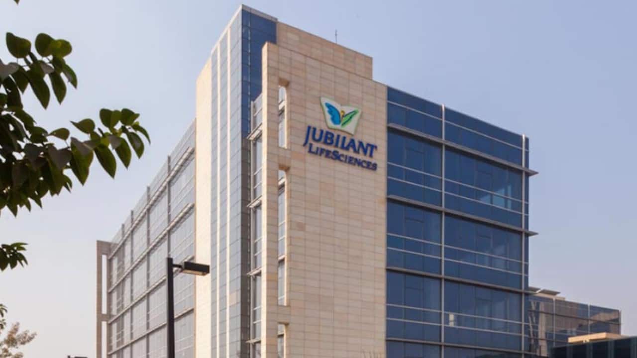 Jubilant Life Sciences | CMP: Rs 657 | Shares of Jubilant Life Sciences fell over 2 percent after ace investor Rakesh Jhunjhunwala raised his stake in the company. Big bull Rakesh Jhunjhunwala has acquired additional 6 lakh shares in the company via open market transaction on June 15, reported CNBC-TV18. Rakesh Radheshyam Jhunjhunwala held 4.41 percent stake (or 70.25 lakh equity shares) in the pharma company as per March shareholding pattern available on exchanges. Jubilant Life Sciences | CMP: Rs 657 | Shares of Jubilant Life Sciences fell over 2 percent after ace investor Rakesh Jhunjhunwala raised his stake in the company. Big bull Rakesh Jhunjhunwala has acquired additional 6 lakh shares in the company via open market transaction on June 15, reported CNBC-TV18. Rakesh Radheshyam Jhunjhunwala held 4.41 percent stake (or 70.25 lakh equity shares) in the pharma company as per March shareholding pattern available on exchanges.
