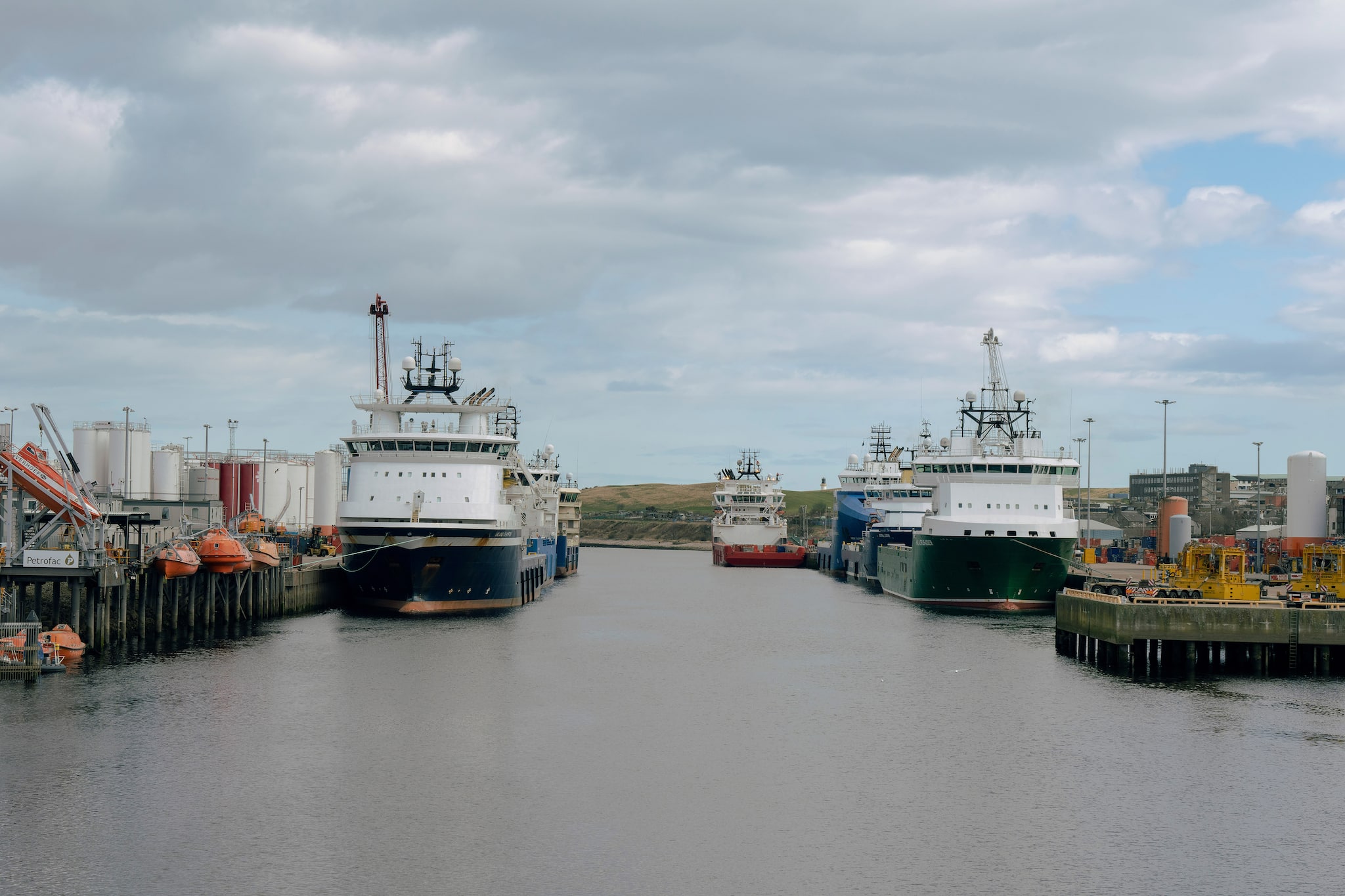 Suez blockage to elevate already high shipping tariffs for next 2 weeks