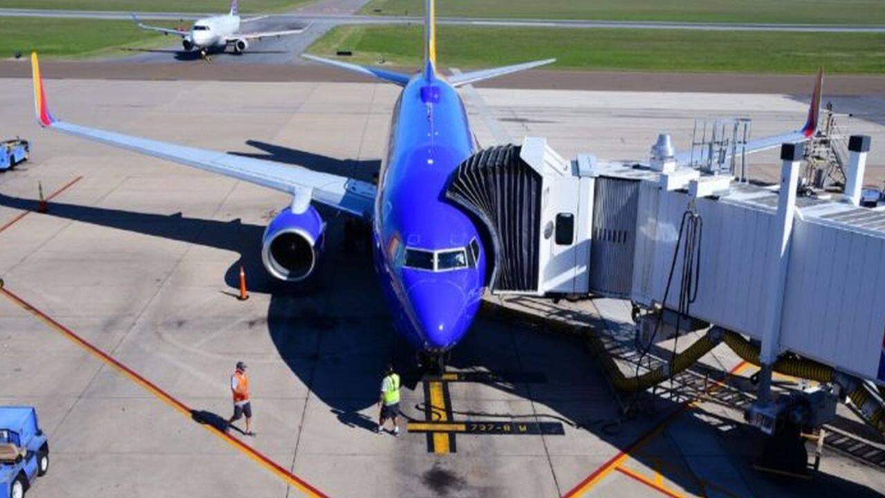 Southwest Airlines posts 1st quarterly loss in almost a decade