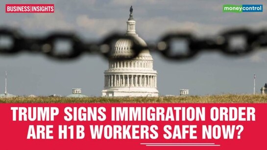 Trump signs order on green card suspension