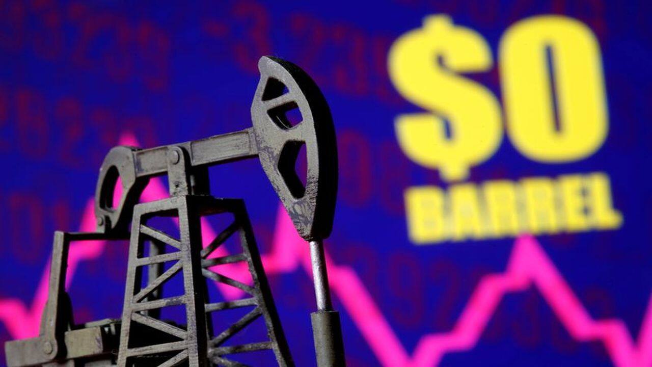 Crude oil futures flat at Rs 2,909 per barrel, Brent reclaims $41/bbl Crude oil futures flat at Rs 2,909 per barrel, Brent reclaims $41/bbl
