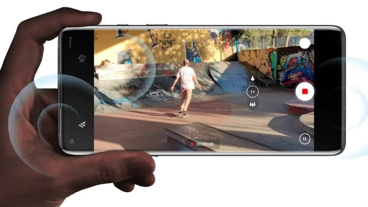 OnePlus 8 Pro | Big Gains in Audio | The OnePlus 8 Pro can capture 4K video at 60 fps with excellent dynamic range. However, you also get a couple of interesting features that enable superb audio capture while recording video. The new features include Audio Zoom, Audio 3D and Audio Windscreen, which are enabled by a triple-microphone array microphone, powered by Nokia’s OZO Audio tech. Audio Zoom offers an audio boost with the camera’s digital zoom. Audio 3D offers advanced special audio capture, while Audio Windscreen promises “dramatic” reduction in wind noise while recording videos. 