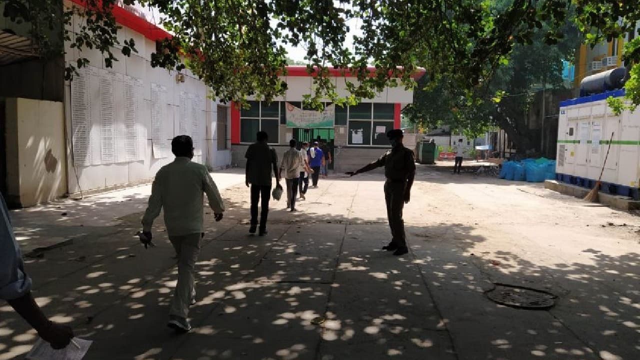 People are seen waiting in que outside ticket booking counter. (Image: News18)