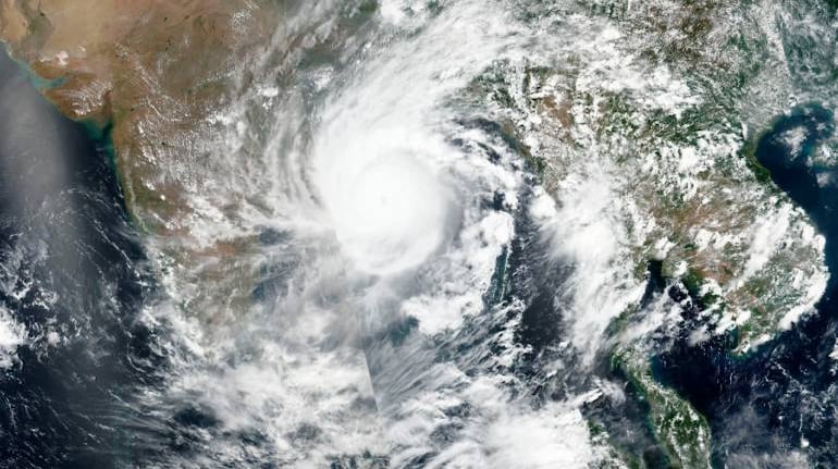 https://images.moneycontrol.com/static-mcnews/2020/05/4-cyclone-amphan-770x433.jpg?impolicy=website&width=770&height=431