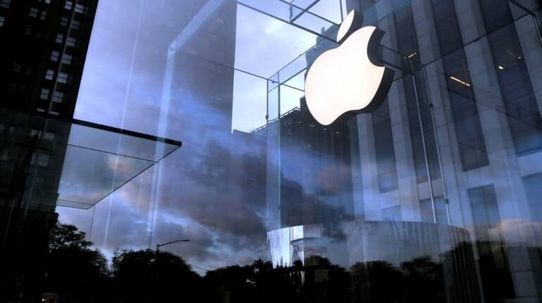 Apple re-closes some stores, raising economic concerns