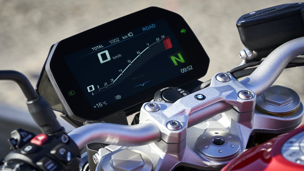 The F 900 XR and F 900 R is a new line of motorcycles that was unveiled by BMW at the EICMA show in Milan 2019. It is an urban street, roadster whose front has a signature BMW styling (Image: BMW Motorrad)