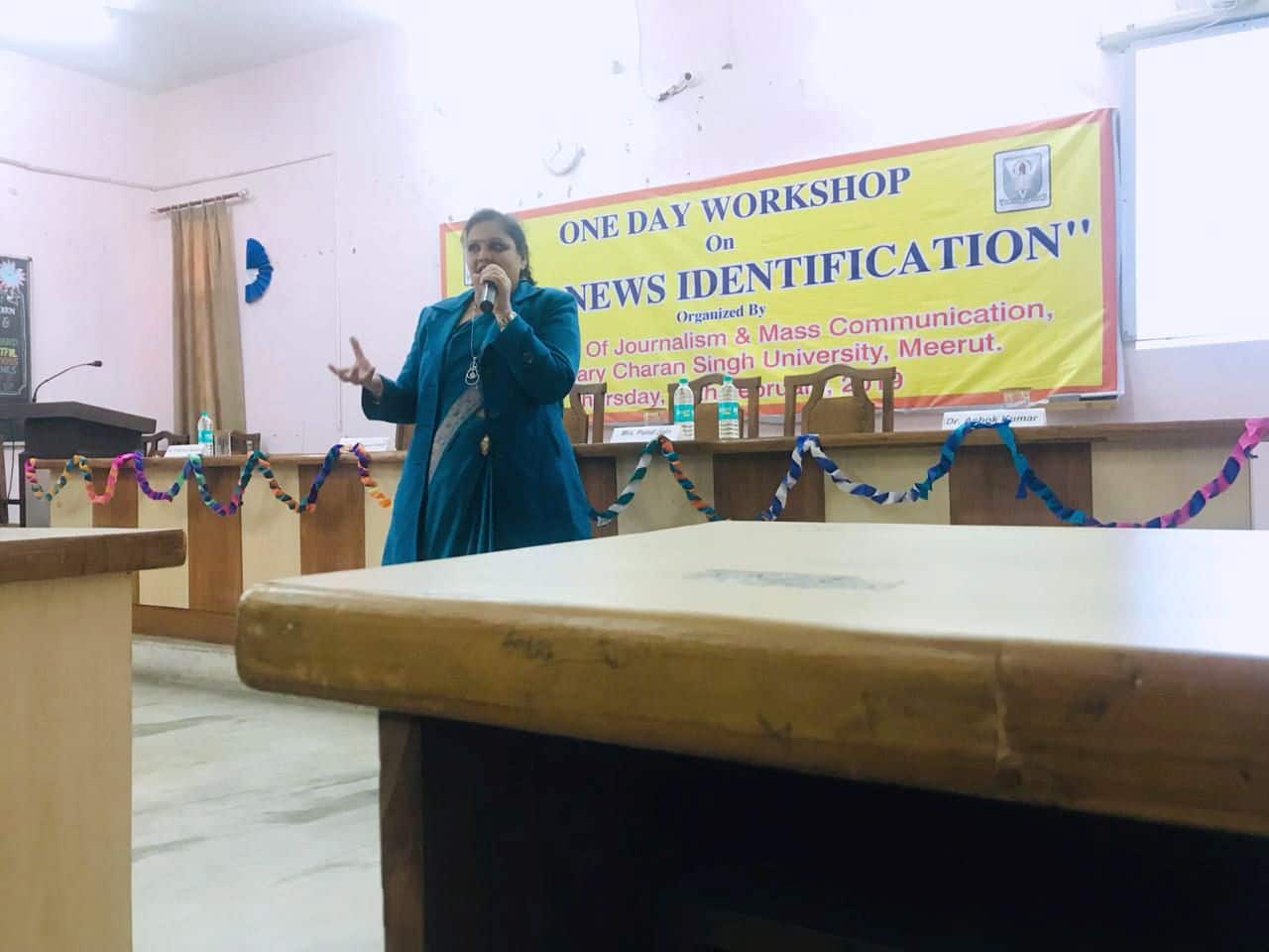 Fact-checker Parul Jain conducting a workshop.