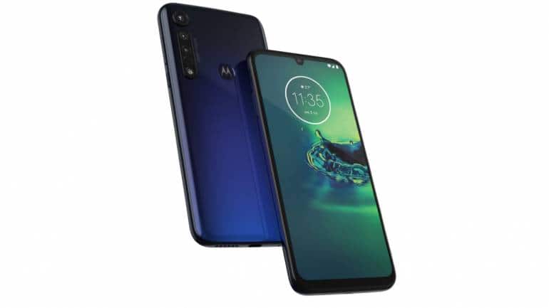 Moto G8 Plus – Rs 13,999 – If you are one of those who prefer a pure stock Android experience, then your best option in this price range is the Moto G8 Plus. Keep in mind that you are sacrificing on the latest hardware and features for the choice of software because you get a Snapdragon 665 processor on this device. While most basic users will not find much difference in performance, gamers would notice the difference in performance for the current generation games. Other hardware specifications include 4GB RAM, 64GB storage and a 4,000mAh battery with fast charge support. It has a 48MP triple camera setup on the rear, which includes laser autofocus and an ultra-wide action camera with enhanced video stabilization. You get a 6.3-inch screen, stereo speakers and a 25MP selfie camera.