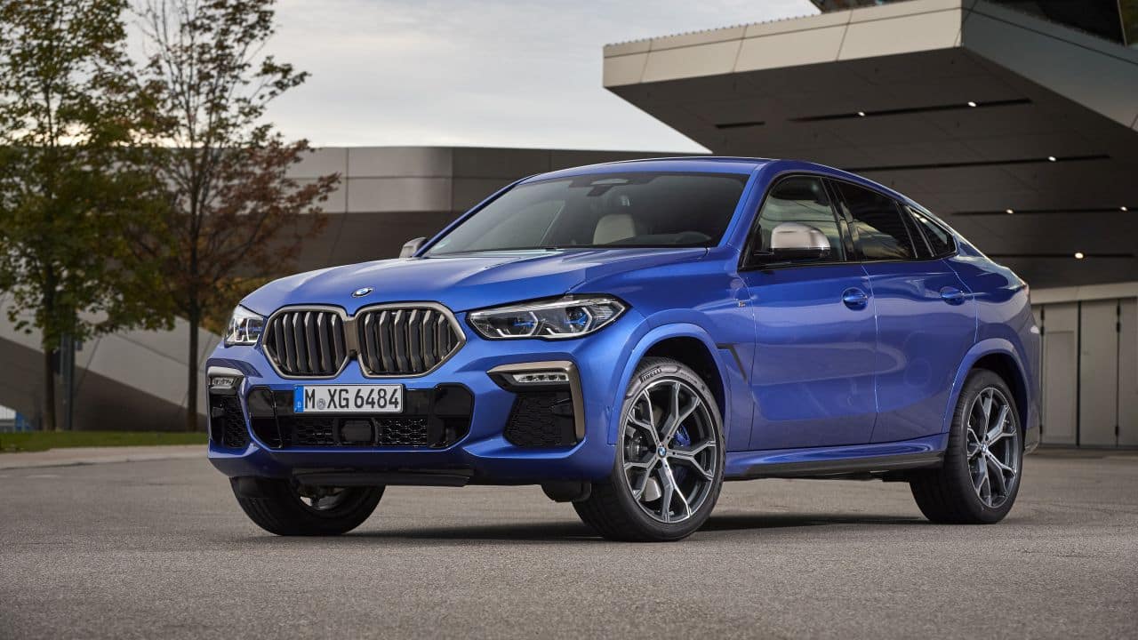 The M Sport on the other hand, gets a sportier exterior package with high gloss trim, larger alloy wheels and the M aero package. Mechanically, the M Sport is superior, too, with a unique suspension setup, brakes and exhausts. The inside too gets M specific pedals and steering wheels and there is a carbon fibre interior trim as an optional package. (Image source: BMW)