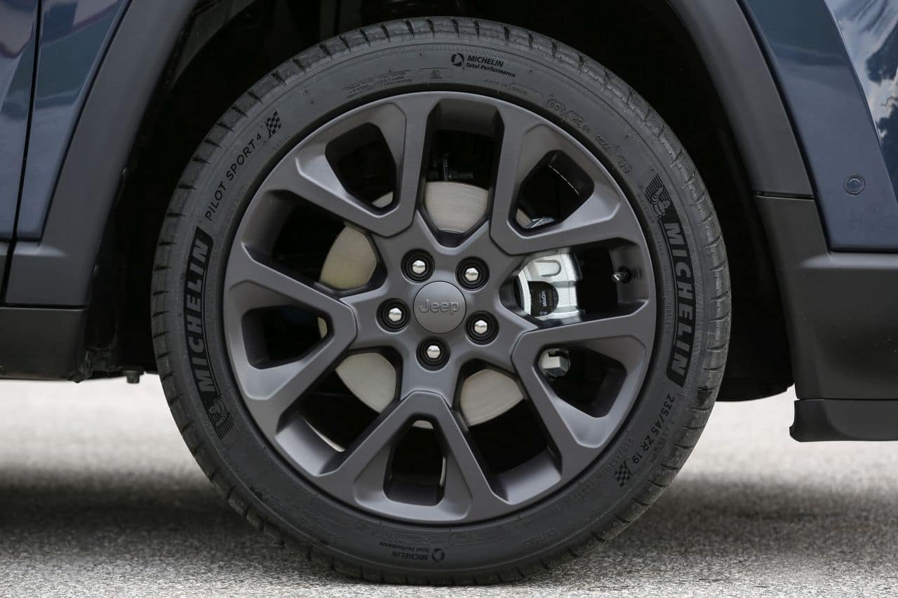 Transmission options include a manual which when paired with the engine churns out 130 PS and 270 Nm of torque. The dual-clutch automatic variant, on the other hand, is capable of producing 150 PS and 270 Nm. The SUV also gets a new sports mode for better performance and better fuel efficiency.