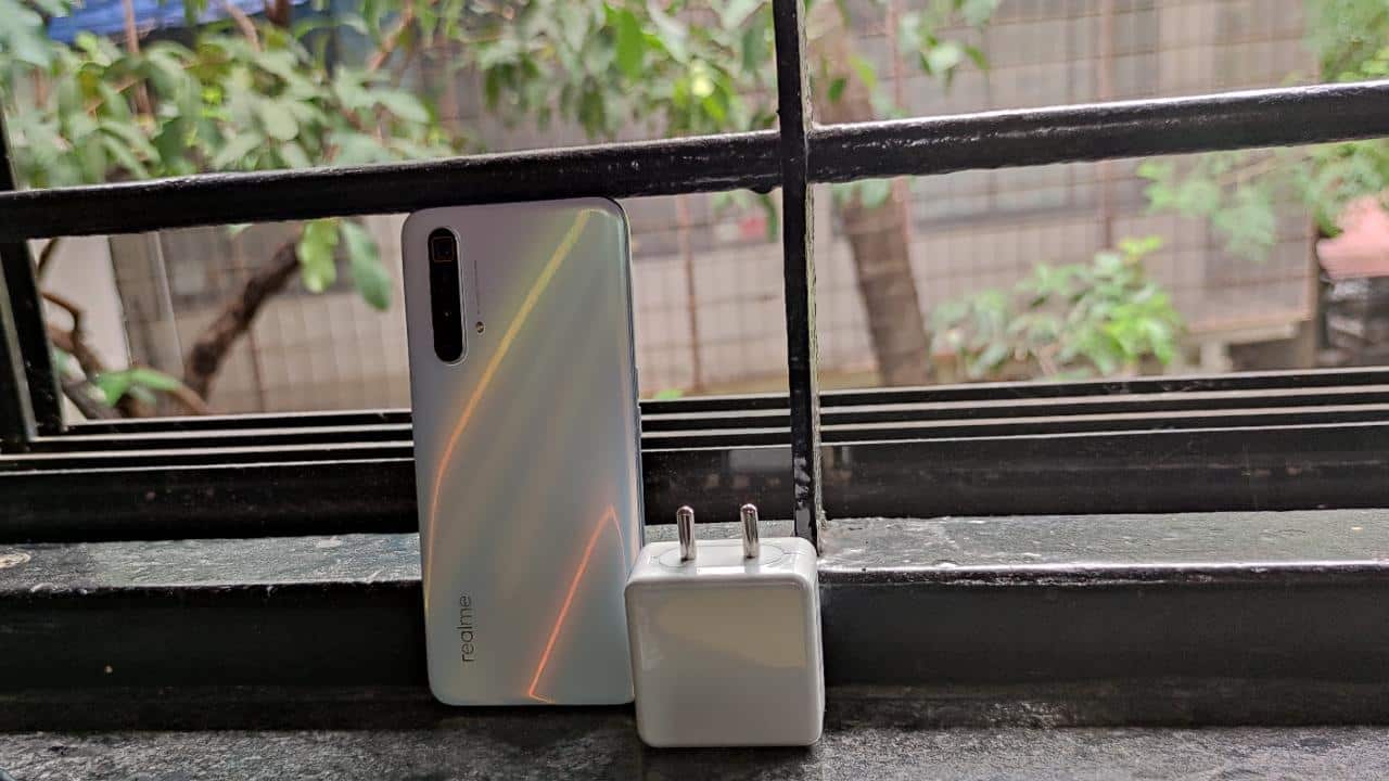 The Realme X3 SuperZoom opts for a sizeable 4,200 mAh battery. It isn't the largest battery in terms of size, but it is the current industry standard for flagship smartphones. We haven't had enough time to fully test this battery, but 4,200 mAh is the same capacity as the Realme X50 Pro, and battery life on that device was quite decent. Additionally, you can manually toggle between 60Hz and 120Hz to save battery life. Moreover, Realme includes a 30W Dart Charge adapter in the box, which can deliver a full charge in about an hour, not quite as fast as the X2 Pro's 50W SuperVOOC charger, but fast none the less. The Realme X3 SuperZoom opts for a sizeable 4,200 mAh battery. It isn't the largest battery in terms of size, but it is the current industry standard for flagship smartphones. We haven't had enough time to fully test this battery, but 4,200 mAh is the same capacity as the Realme X50 Pro, and battery life on that device was quite decent. Additionally, you can manually toggle between 60Hz and 120Hz to save battery life. Moreover, Realme includes a 30W Dart Charge adapter in the box, which can deliver a full charge in about an hour, not quite as fast as the X2 Pro's 50W SuperVOOC charger, but fast none the less.