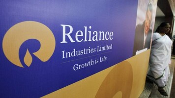 Arbitrator puts Reliance Retail-Future deal on hold, RIL share price trades lower