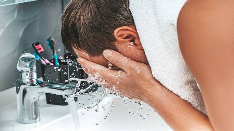 Does your skin feel tight after facewash? Blame it on harsh cleansers with  a cocktail of harmful chemicals
