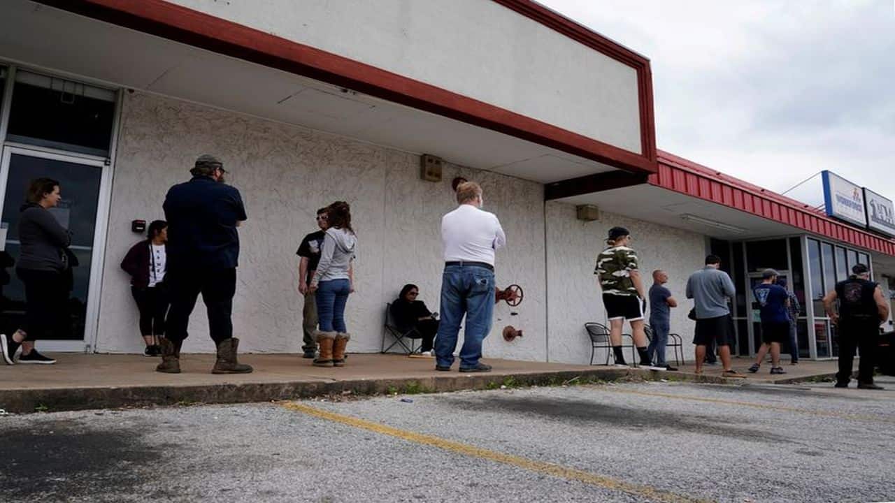 US jobless claims aid fall to 751,000, virus resurges