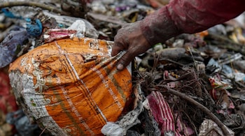 The sanitation workers have alleged that several nationalised banks refuse to give small loans under the Jaganna Thodu and Cheyutha schemes to loan applicants.

