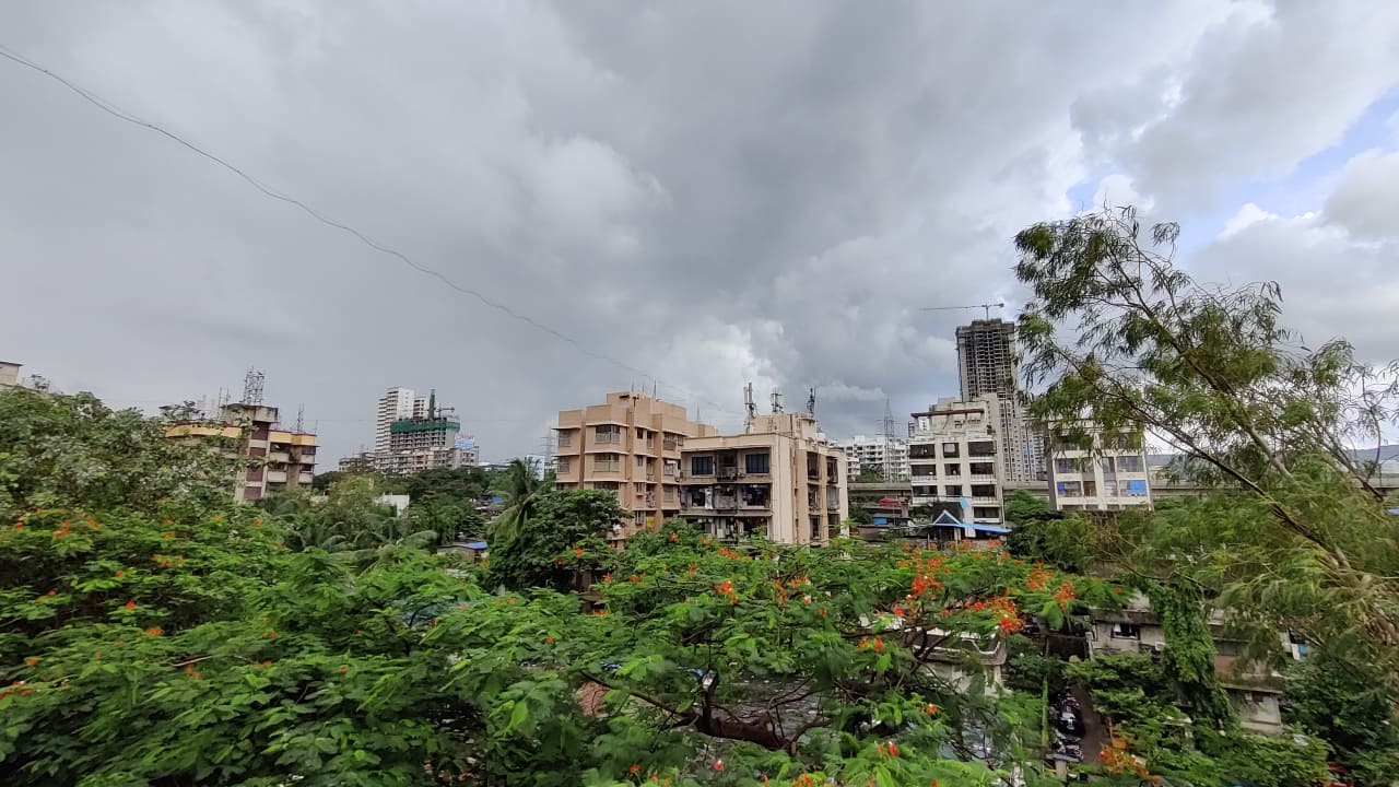 The 8MP ultrawide camera is almost as colour accurate as the main sensor but there is some amount of barrel distortion along the edges. So far, the colour temperature is more neutral, unlike previous OnePlus smartphones which had a more warmer or a cooler colour tone.