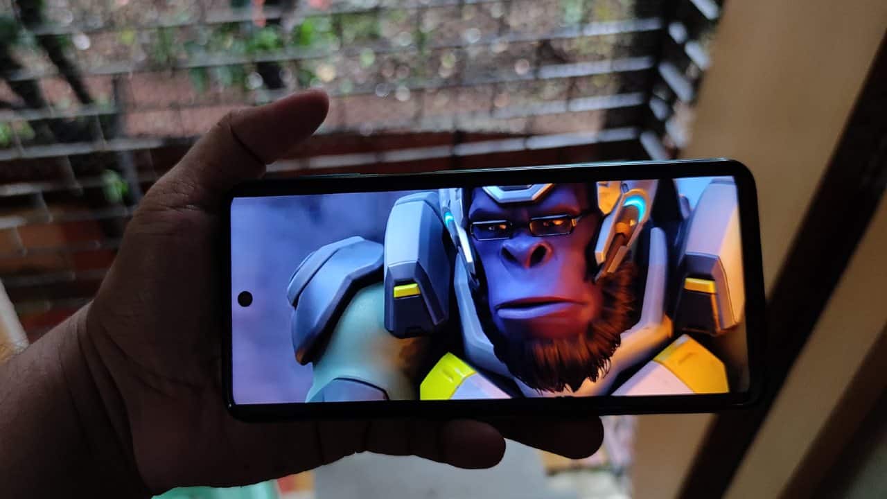 Speaking of the display, the Poco M2 Pro sports a 6.67-inch LCD panel with an FHD+ (1,080x2,400 pixels) resolution. The display features a 20:9 aspect ratio but loses out on the high refresh that you get with the Poco X2. The display offers decent colour reproduction, brightness and viewing angles for an LCD panel, but doesn’t live up to an OLED screen. The display on the M2 Pro is Widevine L1 certified, which will allow you to stream content from OTT platforms in Full HD. The lack of a high refresh rate or an OLED panel, make the display seem mediocre. 