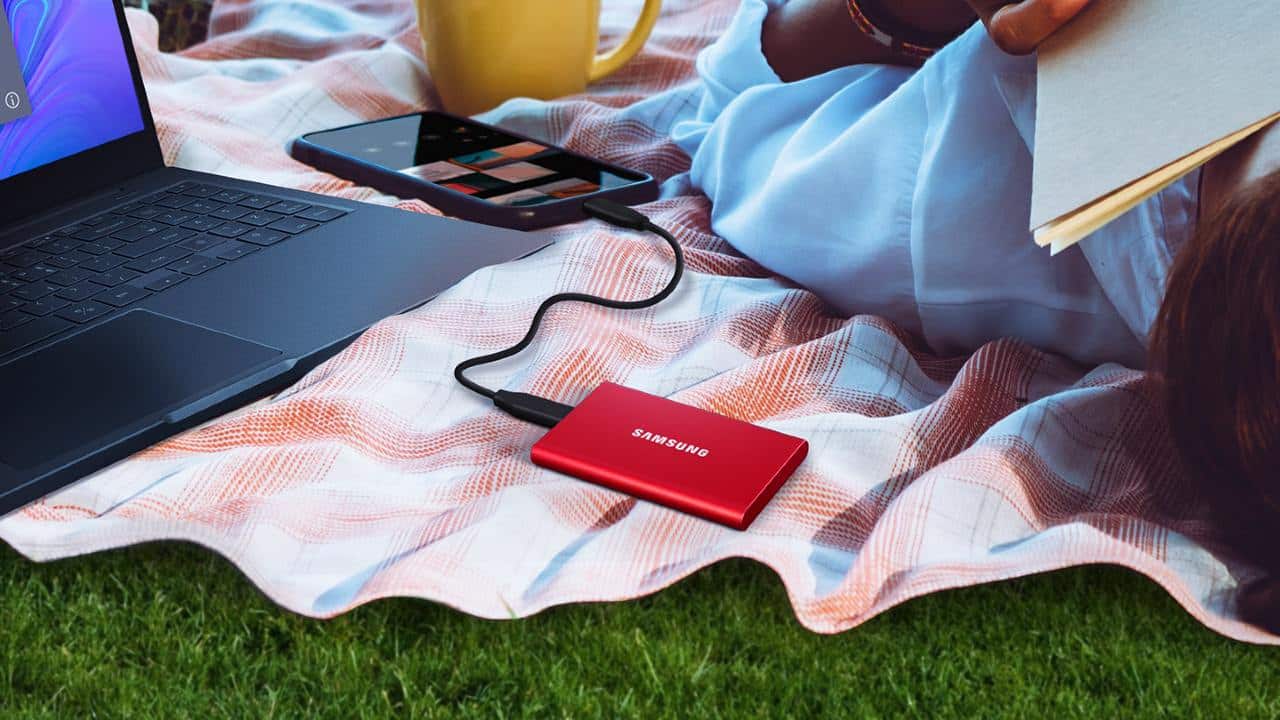 <strong>Best deals on hard drives</strong> | If you are looking for super-fast external SSD, then the Samsung T7 External SSD is worth considering. Samsung’s external SSD offers 500GB of storage and costs Rs 6,999 on Flipkart. If you are looking to upgrade your PC storage, the 250GB WD Blue SN550 PCIe M.2 SSD is available for Rs 3,999. <strong>Best deals on hard drives</strong> | If you are looking for super-fast external SSD, then the Samsung T7 External SSD is worth considering. Samsung’s external SSD offers 500GB of storage and costs Rs 6,999 on Flipkart. If you are looking to upgrade your PC storage, the 250GB WD Blue SN550 PCIe M.2 SSD is available for Rs 3,999.