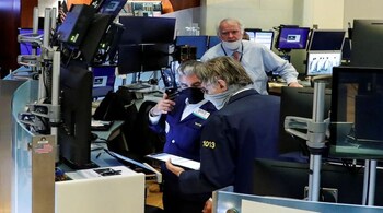 Wall Street ends higher, investors juggle Fed nerves with AI enthusiasm