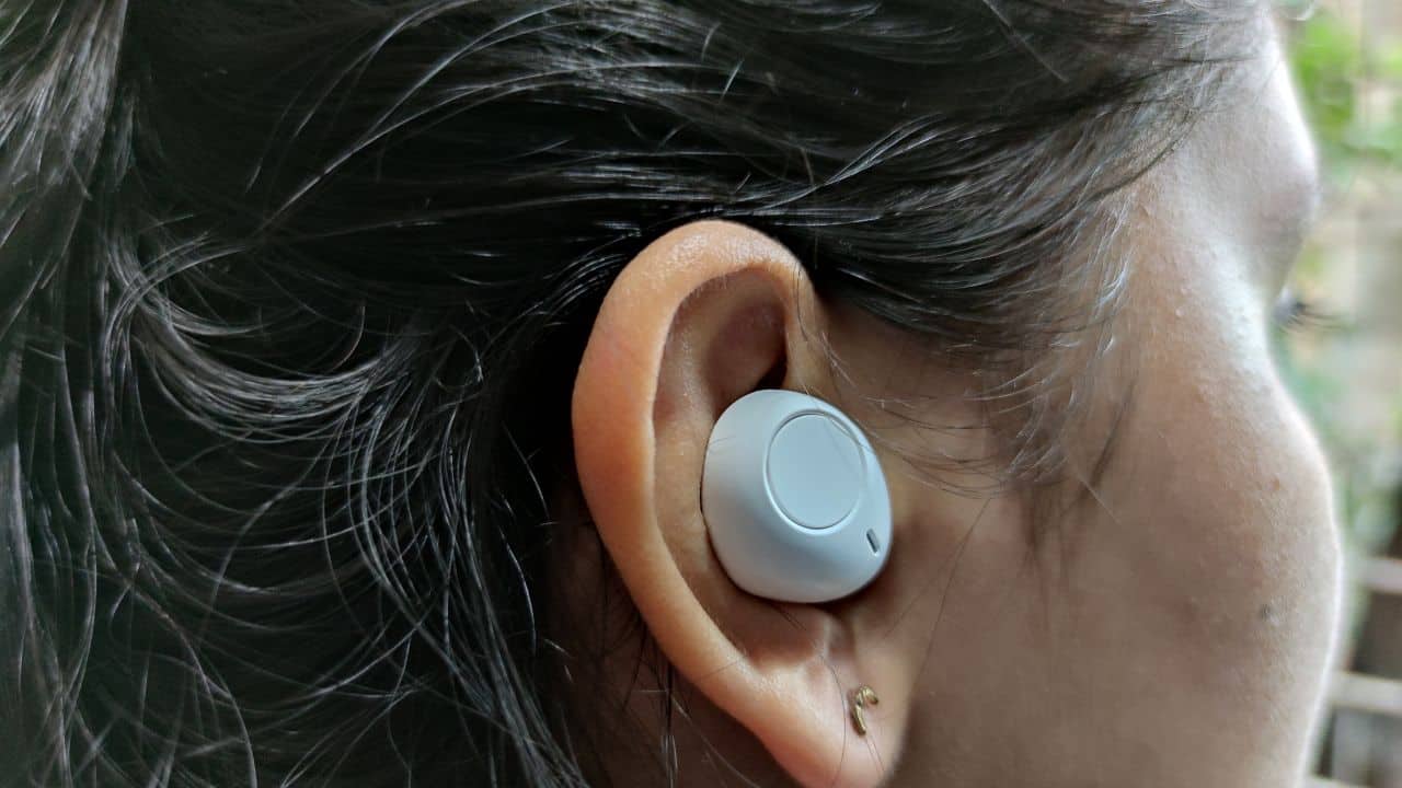 The iRocker TWS earphones are equipped with multifunctional button control. The touch controls on either bud are quite easy to access and can be used to play/pause music, change tracks, and answer/reject calls. The buds also feature voice assistant support for Google Assistant or Siri. 