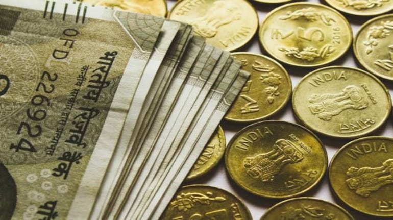 rupee falls 14 paise to 76.05 against us dollar in early trade