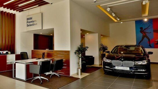 Automakers get into rescue mission as more than 300 dealers shut shop in FY20
