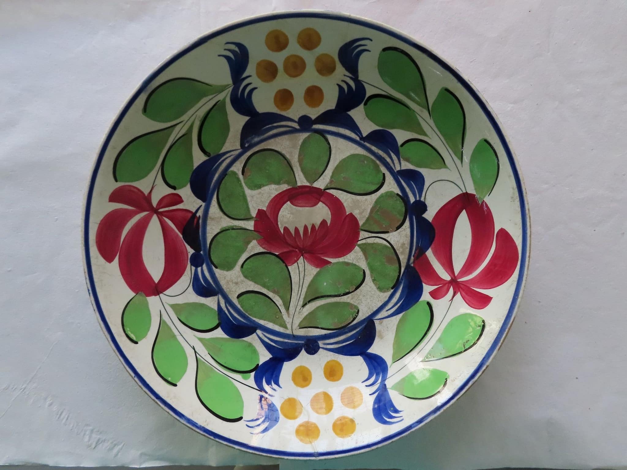 Floral decorated faience serving dish, mid-20-century (after restoration) Image courtesy: Museum of Art & Photography, Bengaluru.