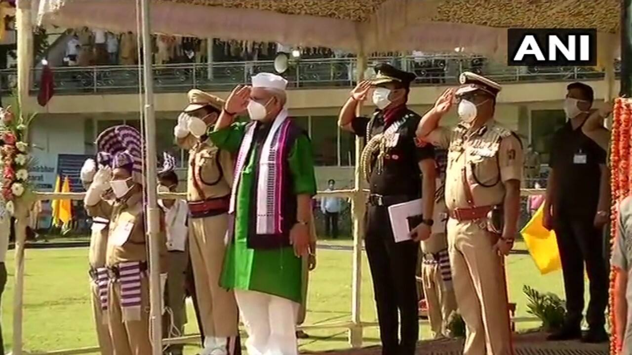 Lieutenant Governor Manoj Sinha hoists the national flag in Srinagar. (Image: Twitter @ANI)