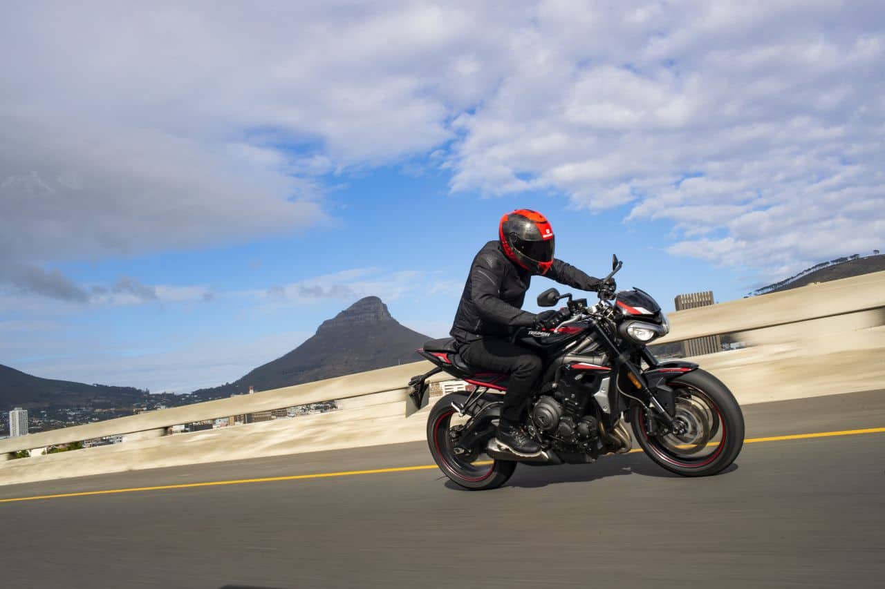 The new 2020 R variant gets a host of changes including a design that is almost identical to the RS save for some tweaks. Most of the components resemble the RS chief among which is the new headlamp unit with the unique LED DRLs. (Image source: Triumph)