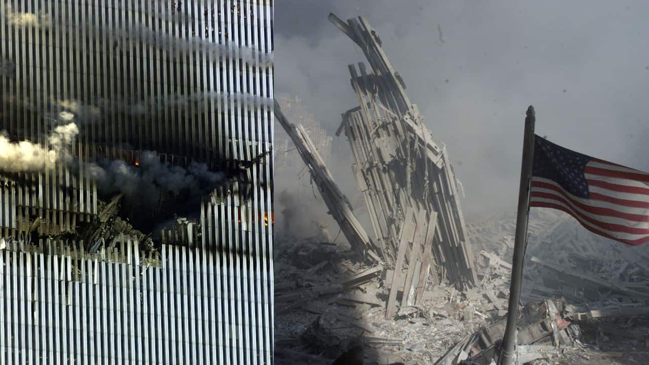 Det andet fly, United Airlines Flight 175: et Boeing 767-fly, afgik fra Logan Lufthavn kl. 8.14 på vej til Los Angeles. Kaprerne fløj flyet ind i den sydlige facade af det sydlige tårn i World Trade Center i New York City kl. 9.03. (Billede: Reuters)