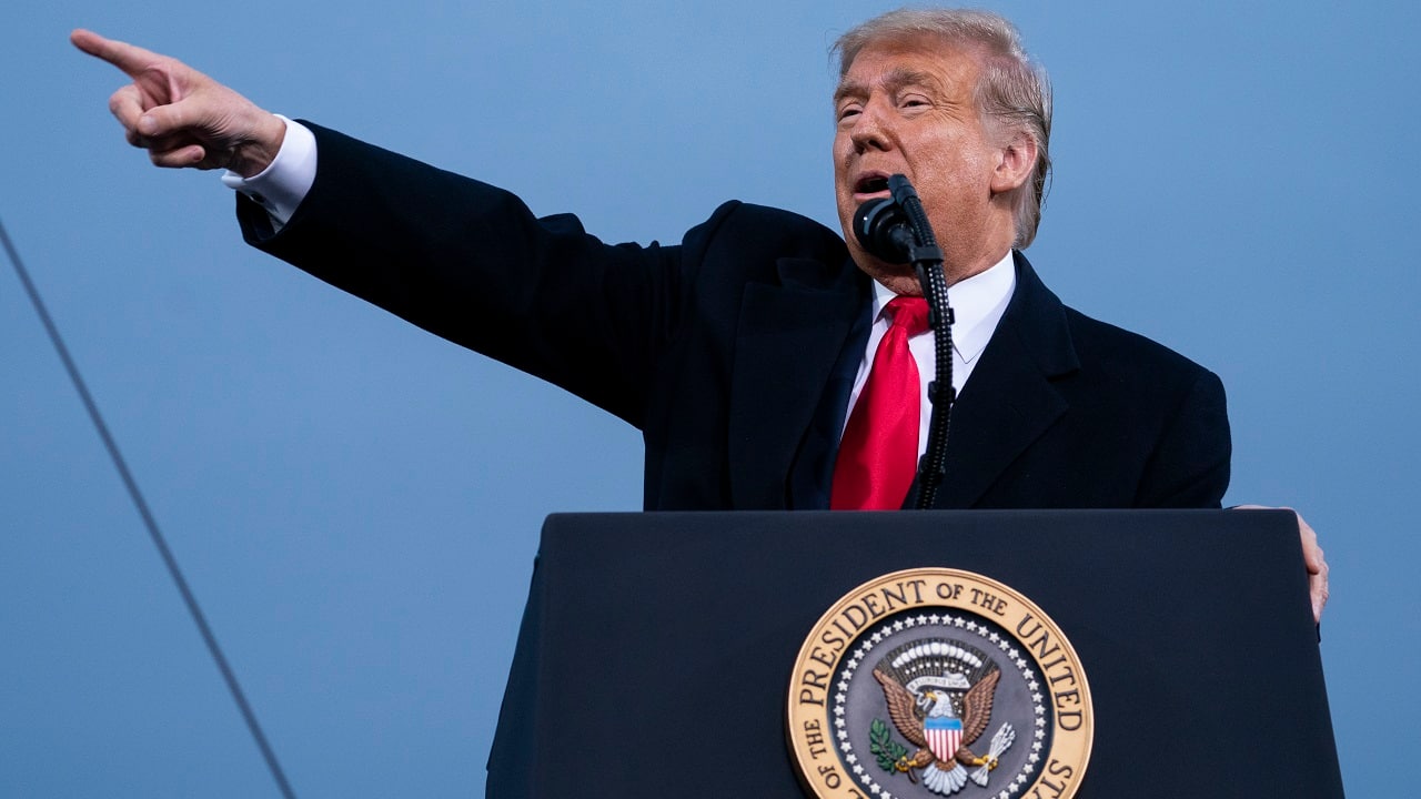 Donald Trump ex-campaign boss hospitalised amid threat to harm self