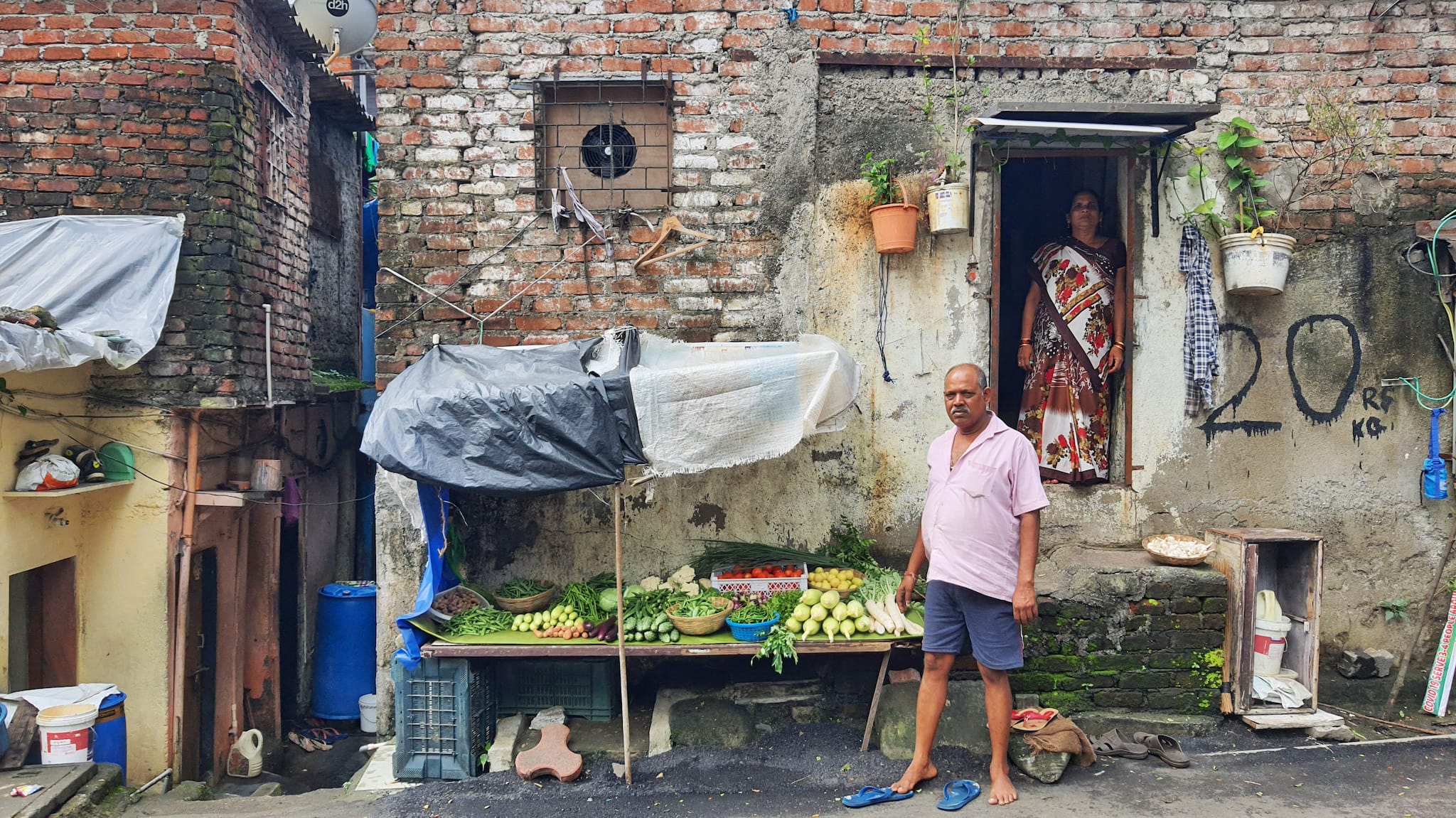 Premchand Gupta, an auto rickshaw driver, has set up a vegetables stall outside his house in Borivali’s Shivaji Nagar. Image: Shivam Vahia