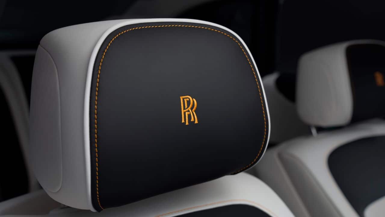 Powering the Ghost Extended, too, is the same 571 PS 6.75-litre twin-turbo V12 engine.